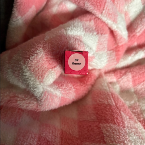 JEMMA KIDD Air Kiss Shine Lip Gloss - flaunt - Picture 2 of 6